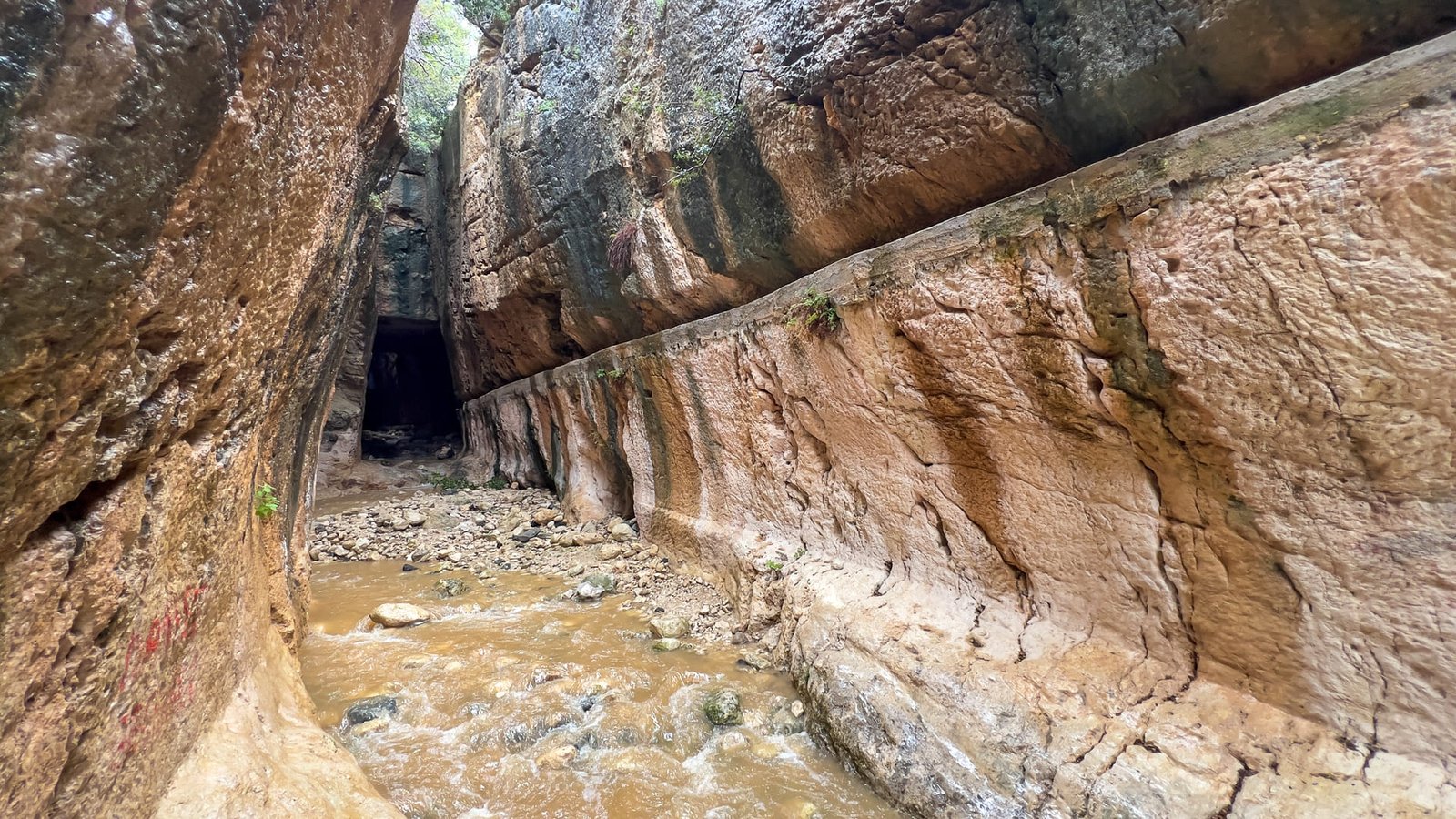 Vespasianus Titus Tunnel: Roman Engineering Masterpiece