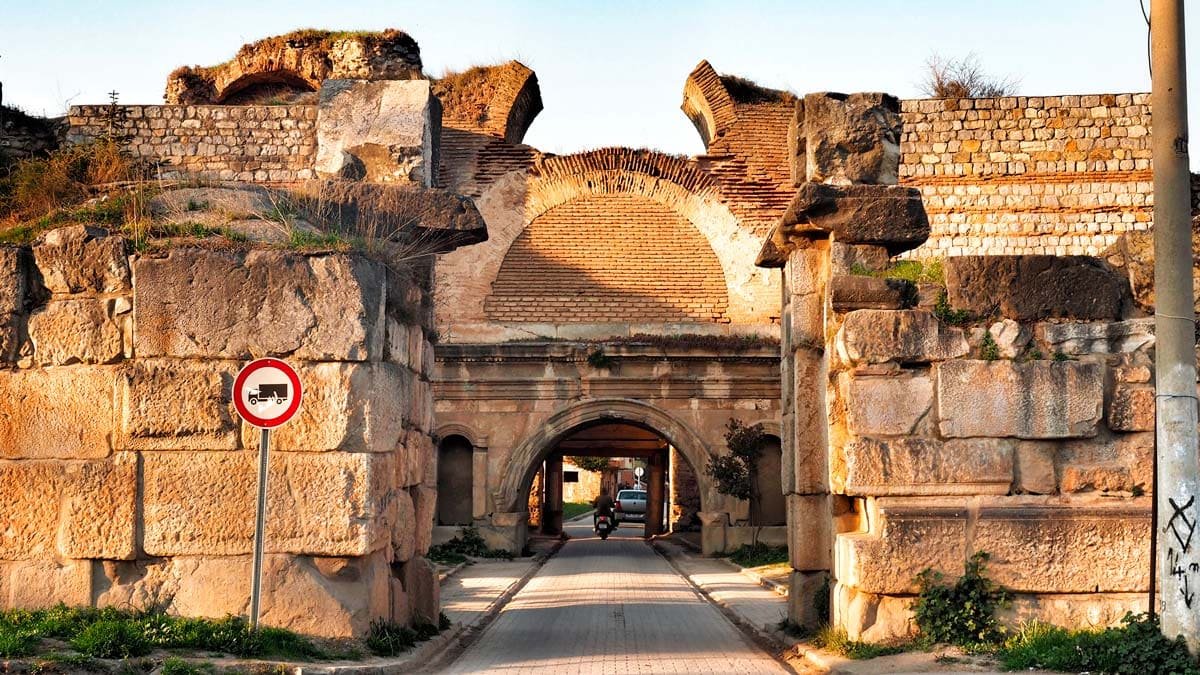 Nicaea: The Golden City of Councils, Crusaders, and Empires